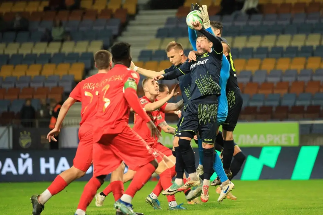 БАТЭ и «Сморгонь» завершили поединок 10-го тура боевой ничьей 2:2