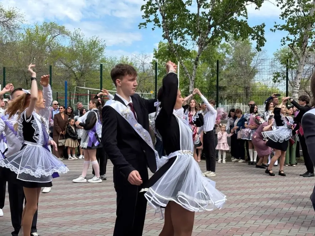 В белорусских школах сегодня прозвенит «Последний звонок» для более 158 тысяч учащихся