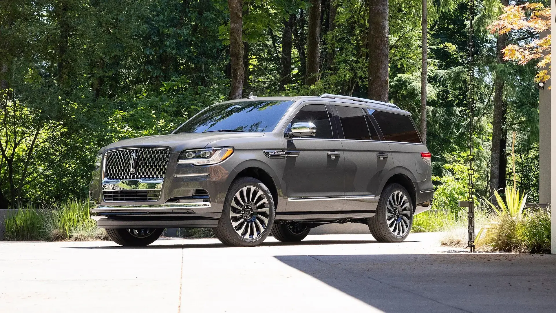 Ford объявил об отзыве 273 789 полноприводных SUV Expedition и Lincoln Navigator моделей 2022–2024 годов выпуска.