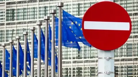 ЕС рассматривает введение полного торгового эмбарго против России