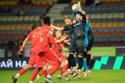 БАТЭ и «Сморгонь» завершили поединок 10-го тура боевой ничьей 2:2