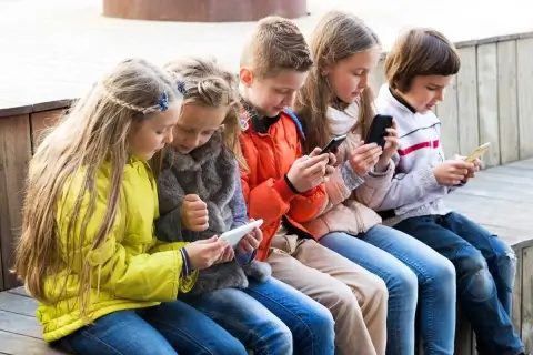 В Беларуси с 1 сентября 2025 года запретят мобильные телефоны в школах