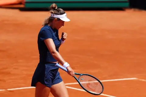 Азаренко завершила выступление на Roland Garros после поражения от Кенин