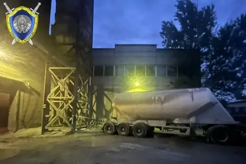 В Гомеле при разгрузке цементовоза погиб водитель