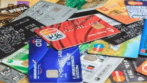 В Беларуси с 22 мая вступают в силу новые требования к обслуживанию банковских карт