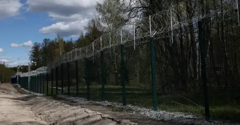 Польша строит умный забор с видеонаблюдением и электропитанием на границе с Беларусью