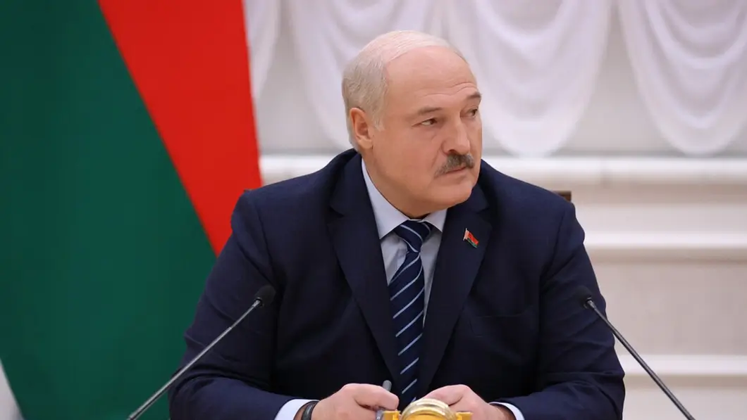 Лукашенко наградил педагогов и студентов за успехи в науке и общественной деятельности