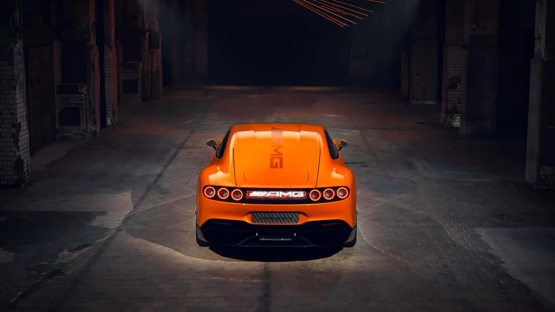 Mercedes-AMG представила концепт GT XX: электроседан мощностью 1340 л.с. с имитацией V8-саунда