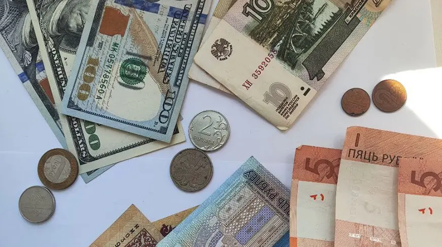 Белорусский рубль укрепился: доллар подешевел до Br2,9616 на торгах 26 июня