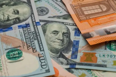 Нацбанк обновил курсы валют: доллар подешевел, евро и рубль подорожали