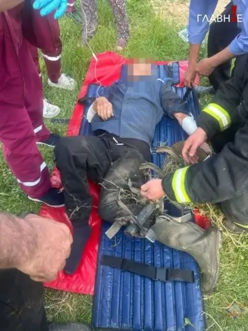 В Ивацевичском районе спасатели деблокировали мужчину из мотокультиватора