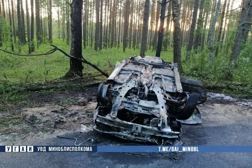 «Бесправник» на Renault Megane вылетел с дороги, перевернулся и загорелся — один пострадавший
