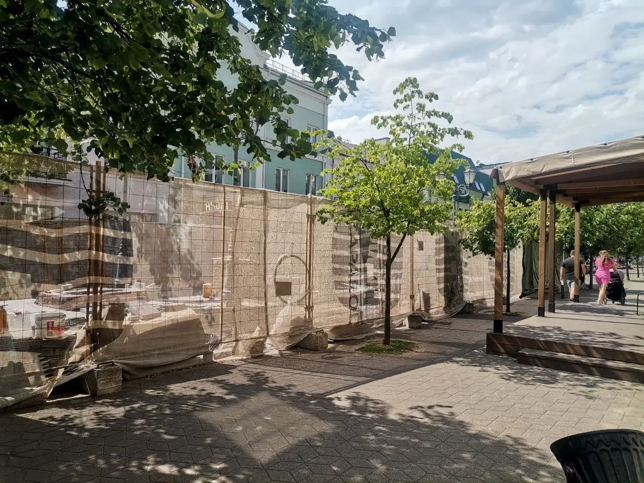 В Бресте ко Дню города установили объёмный телефон на улице Советской