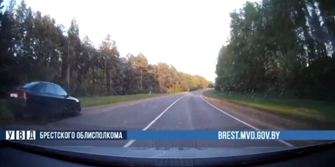 Пьяный 25-летний водитель Citroen задержан после погони на трассе М-10 в Брестской области