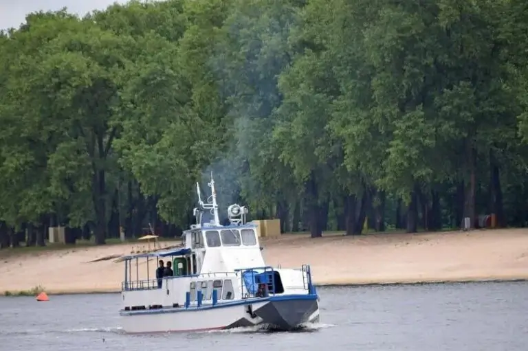 В Гомеле запущен водный маршрут до Центрального пляжа на время ремонта моста