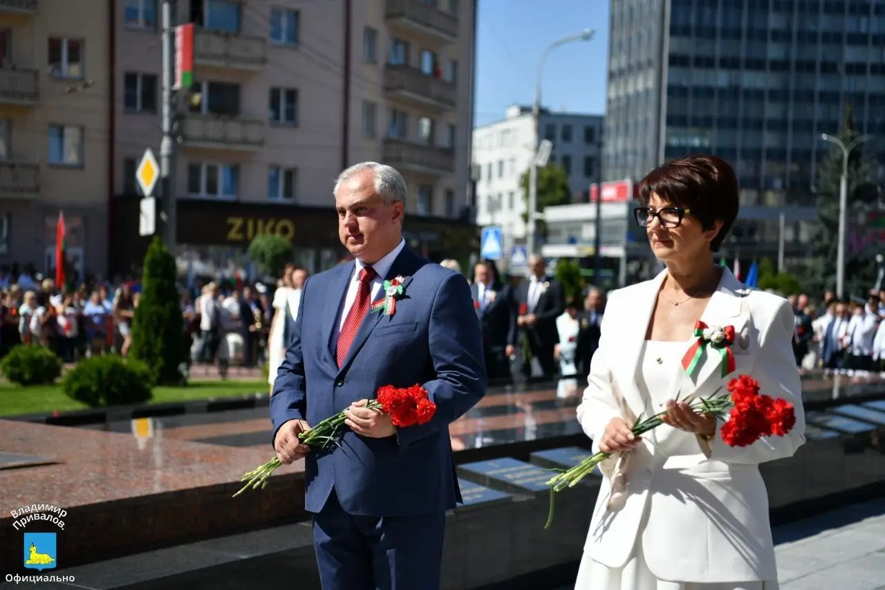 Праздничный митинг на площади Труда в Гомеле открыл День Независимости