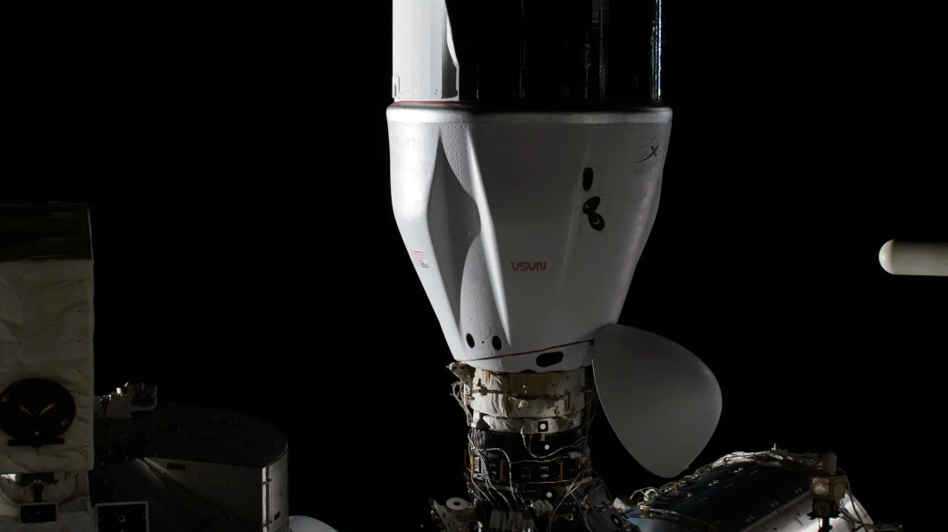 Корабль SpaceX Dragon с туристической миссией успешно отстыковался от МКС
