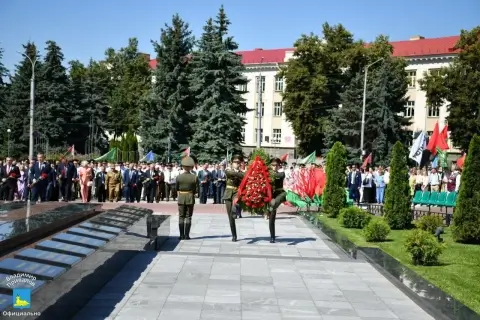 Праздничный митинг на площади Труда в Гомеле открыл День Независимости