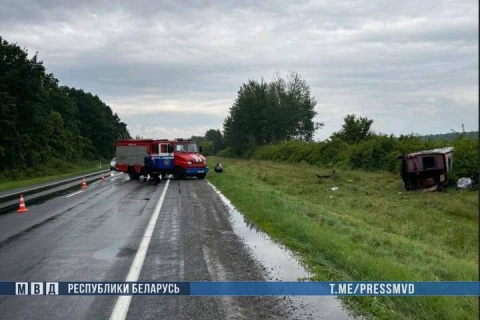 Маршрутка «Иваново–Гродно» опрокинулась на трассе М‑10: семь человек госпитализированы