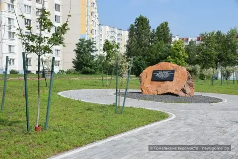 В Гомеле на улице Головацкого благоустраивается сквер милиции