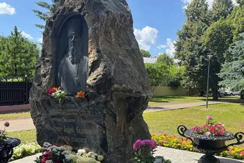Памятный знак архиепископу Аристарху открыт в Гомеле в год столетия епархии