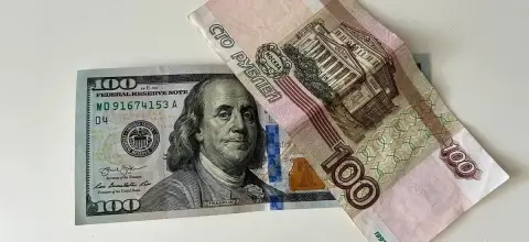 На торгах 8 июля доллар, евро и юань снизились, рубль укрепился — итоги БВФБ
