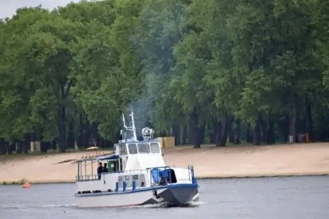 В Гомеле запущен водный маршрут до Центрального пляжа на время ремонта моста
