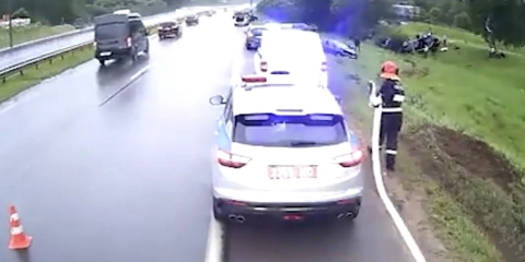 Спасатели МЧС деблокировали пассажирку после ДТП под Ратомкой