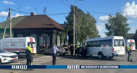 В Бобруйске маршрутка столкнулась с Nissan — в больницу доставлены четыре человека