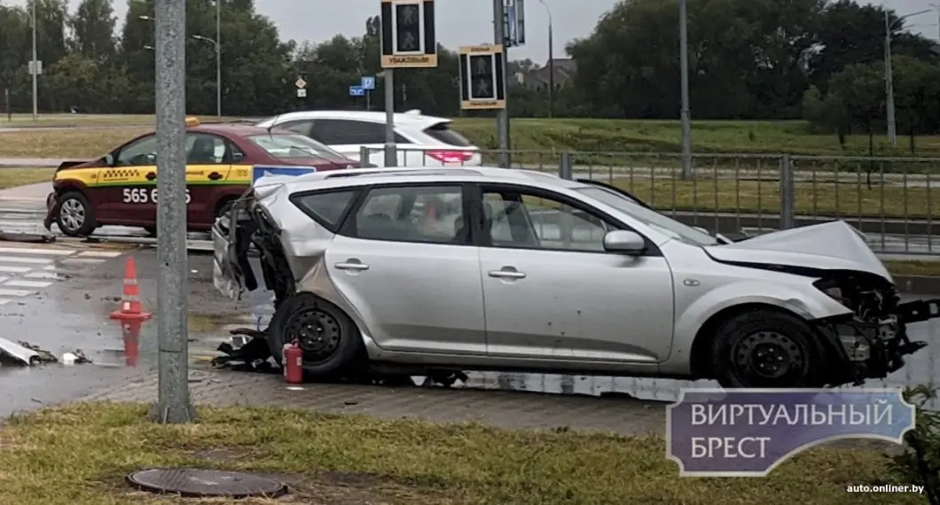 В Бресте произошло массовое ДТП с участием нескольких автомобилей