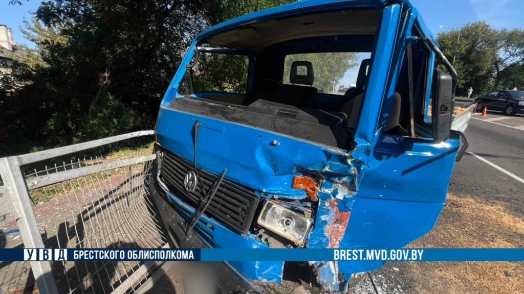 Массовое ДТП на Пионерской в Бресте: столкнулись четыре автомобиля