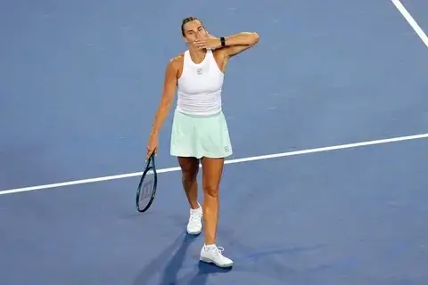 Арина Соболенко вышла в 1/8 финала WTA-1000 в Цинциннати после трёхсетовой победы над Эммой Радукану