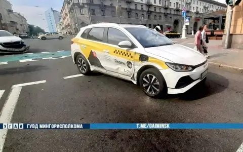 На пр. Независимости в Минске столкнулись «Шкода» и «BYD» - пострадавших нет