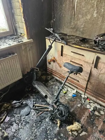 В Могилеве электросамокат стал причиной пожара в квартире — дети и бабушка эвакуированы, пострадавших нет