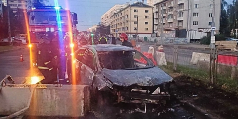 В Минске Toyota врезалась в бетонный блок и загорелась