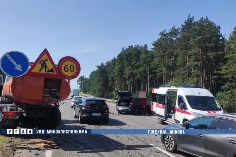 В Минском районе водитель Mercedes погиб в столкновении с автомобилем дорожной службы