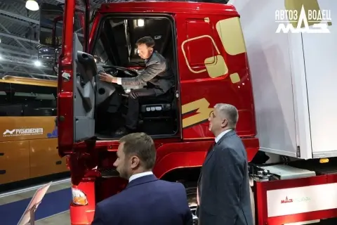 МАЗ представил изотермический фургон КУПАВА 673100 для сети «Вкусно — и точка» на выставке ComAutoTrans