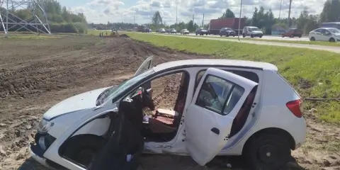 В Заславле 84-летний водитель Renault столкнулся с Ford и вылетел в кювет