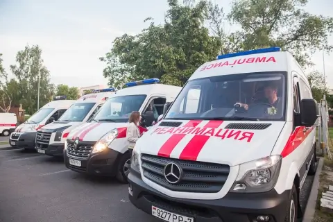 Девушка в Дрогичине получила тяжёлые травмы, упав с крыши автомобиля при попытке сделать фото