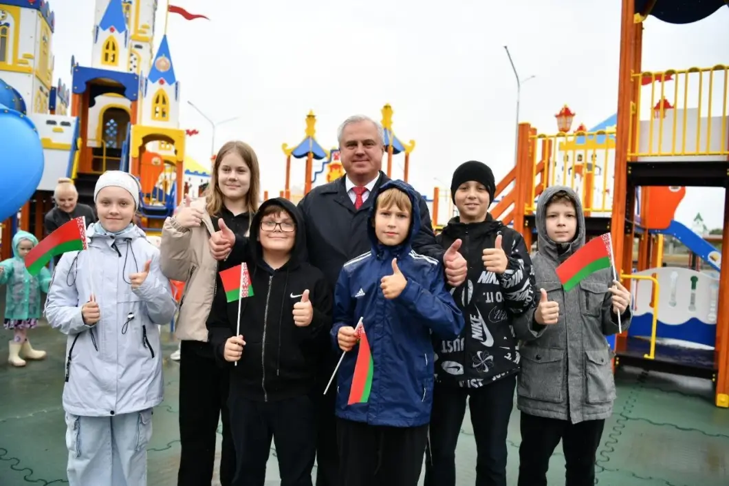Новая детская спортплощадка открылась в Гомеле в День народного единства