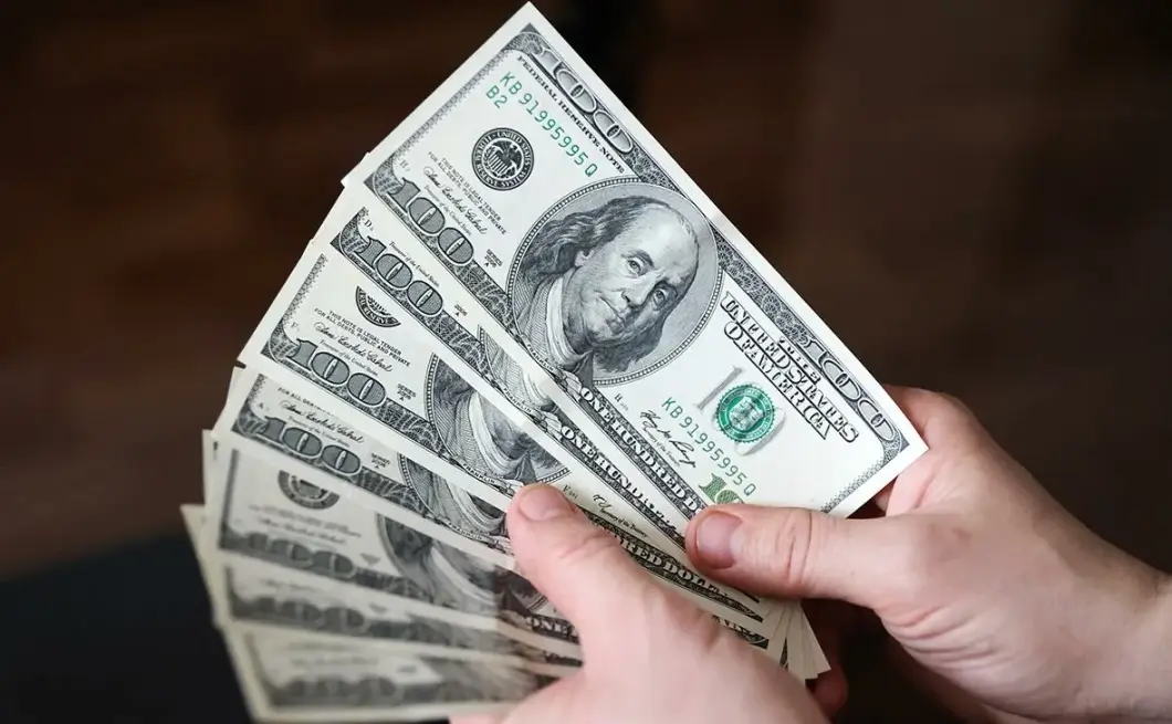 Курс доллара в Беларуси вырос на 2,41% за неделю, российский рубль ослаб на 1,86%