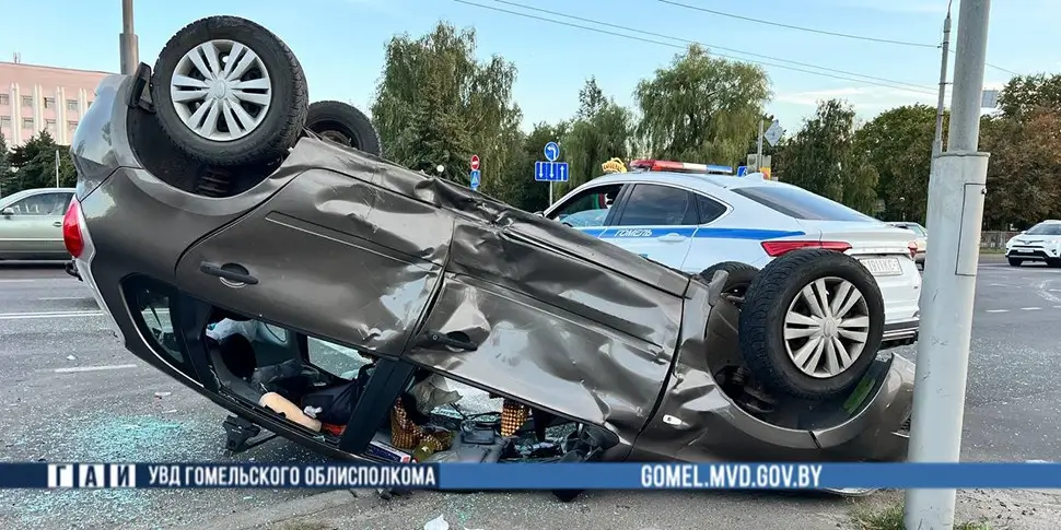 На перекрестке Речицкого проспекта и улицы Жукова в Гомеле произошло ДТП с участием трех автомобилей