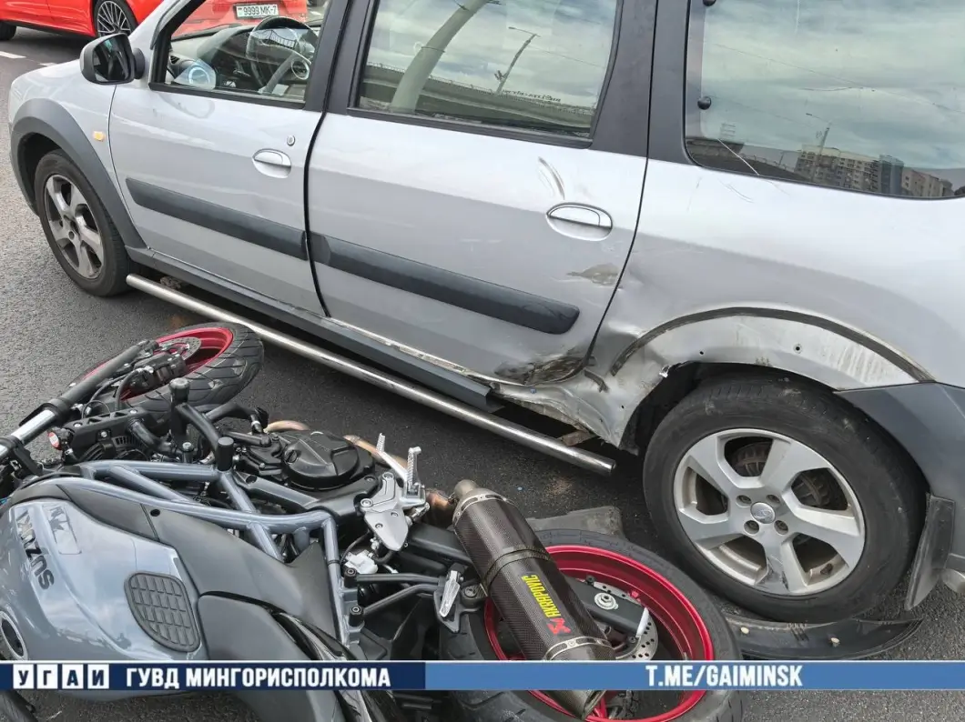 Столкновение на проспекте Жукова в Минске: автомобиль не уступил дорогу мотоциклу
