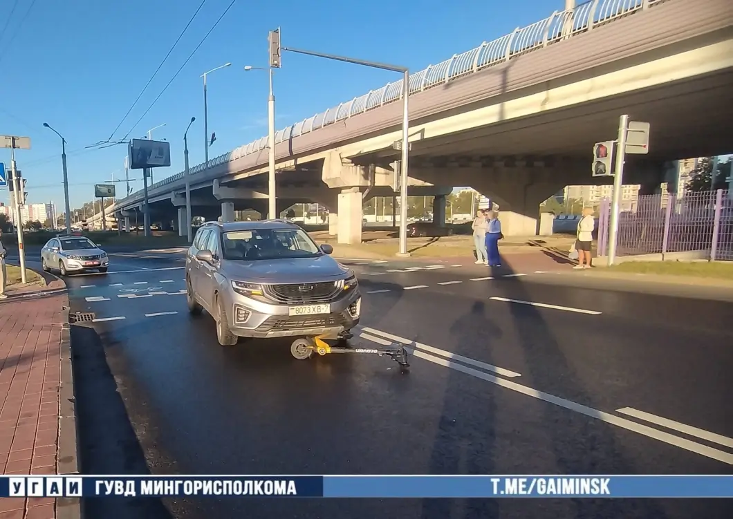 В Минске школьница на электросамокате столкнулась с автомобилем на проспекте Дзержинского