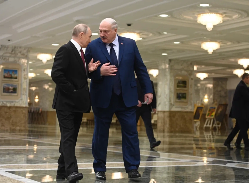 Александр Лукашенко начал рабочий визит в Москву: встреча с Путиным и участие в Глобальном атомном форуме