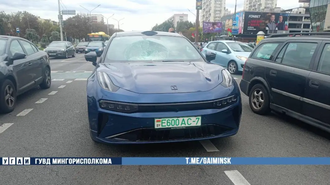 В Минске пешеход получил травмы, попав под электрокар на Логойском тракте