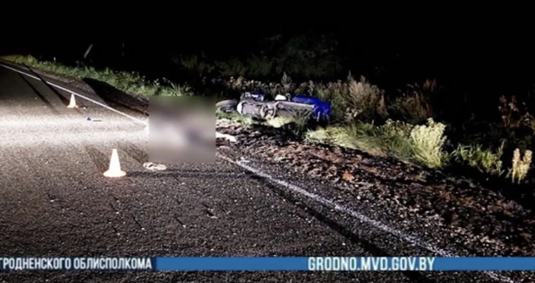 В Ошмянском районе погиб мотоциклист после опрокидывания транспорта на трассе