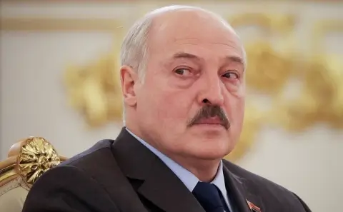 Лукашенко раскритиковал банки за отказ принимать старые доллары и предупредил об ответственности с 2026 года