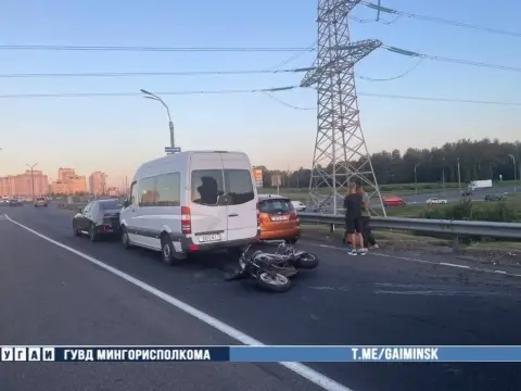 В Минске на съезде с МКАД произошло ДТП с участием мотоциклиста