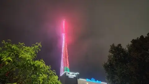 Телебашня в Гомеле обрела новое сияние: установлены мощные прожекторы